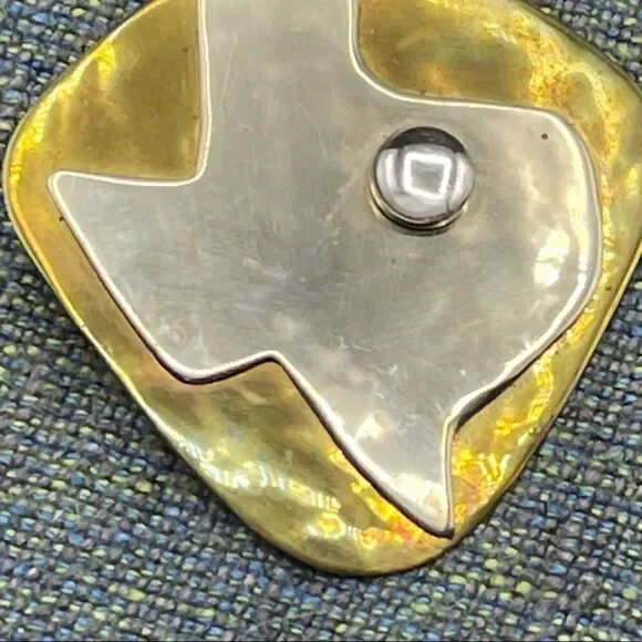 Handcrafted Silver Tone Texas Clear Glass Stud on Hammered Brass Brooch - Picture 11 of 16